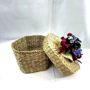 Woven Basket fine grass 6-sided with lid    5 x 3"  lace flower on top